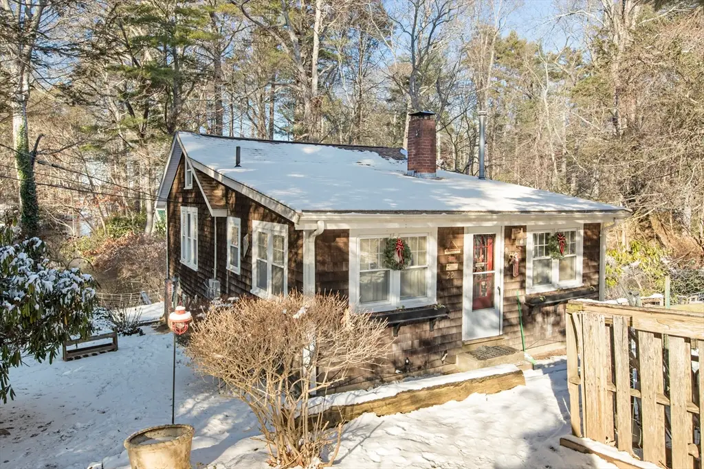 22 Mill Pond Rd, Pembroke, MA 02359 - Image #1
