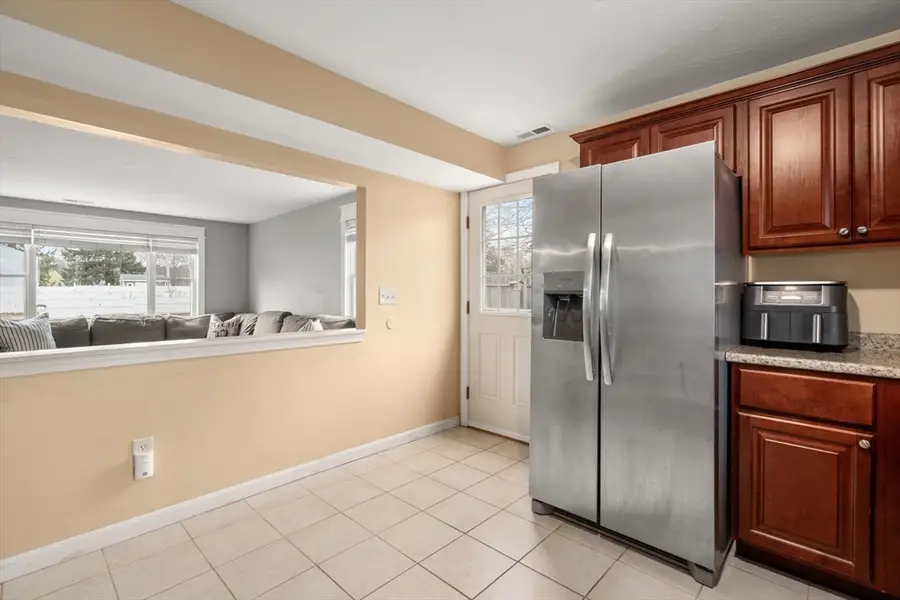 125 Saint Andre Dr, Uxbridge, MA 01569 - Image #2