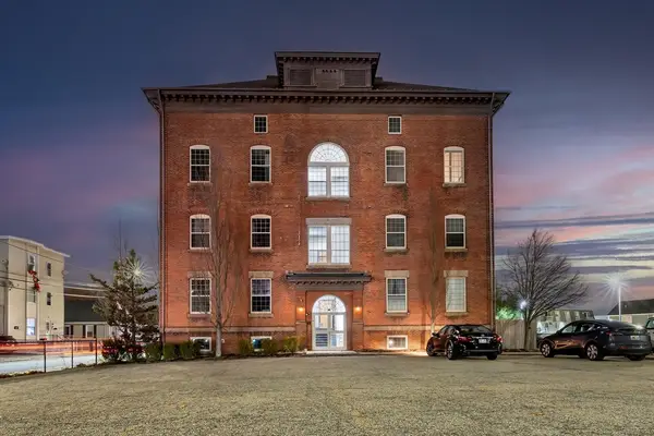 39 Webster St #204, Pawtucket, RI 02860