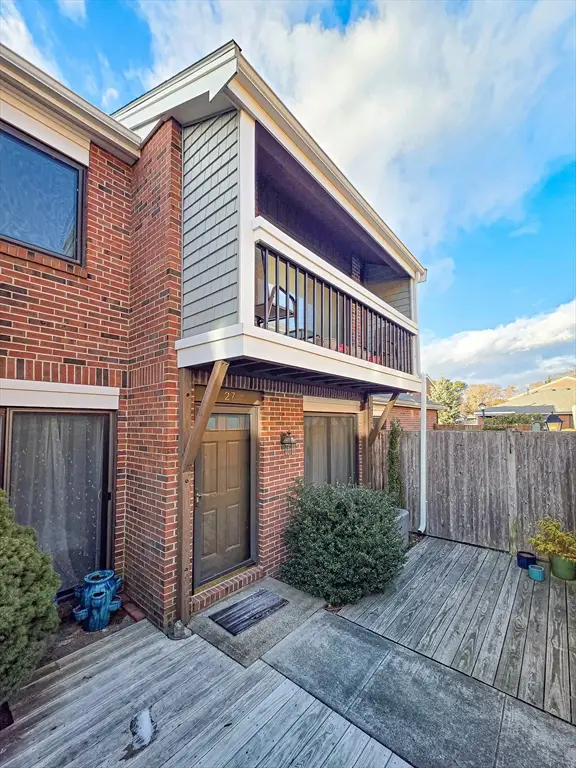 27 Rosewood Dr #27, Stoughton, MA 02072