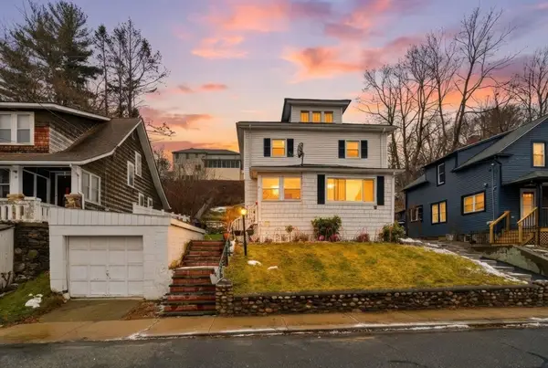 21 Francis Ave, Holyoke, MA 01040