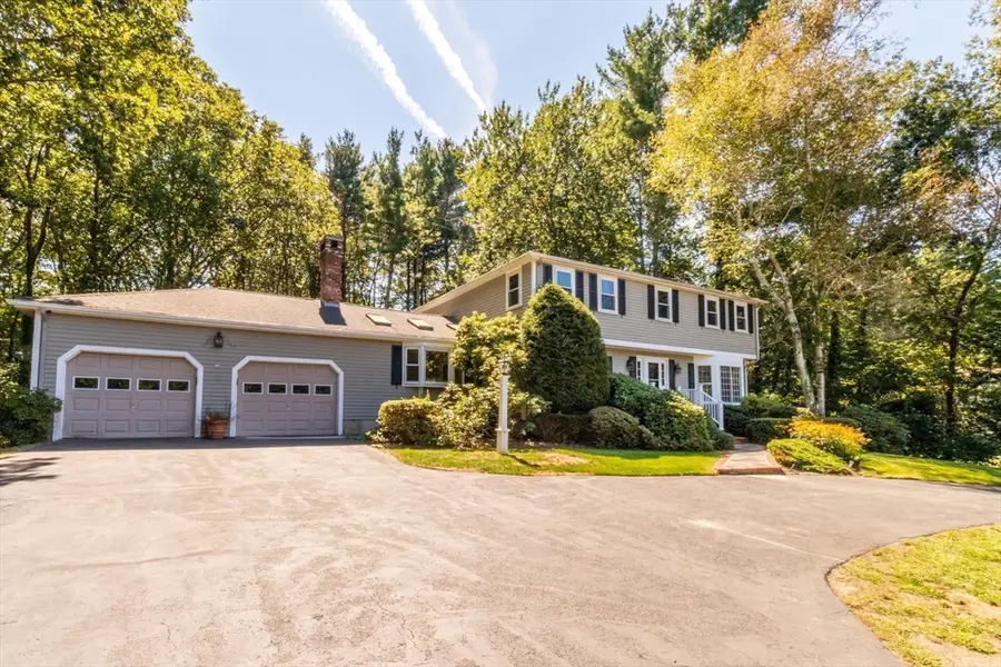 14 Onondaga Ln, Medfield, MA 02052 - Image #2