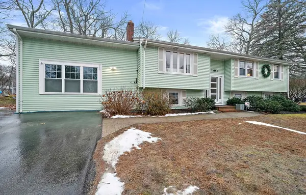 26 Sun Valley Dr, Braintree, MA 02184