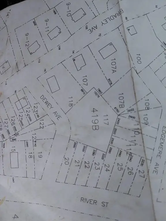 121-122 Dewey Ave, Haverhill, MA 01832