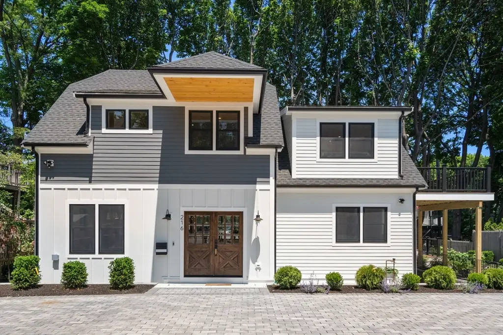 216 Aspinwall Ave, #3, Brookline, MA 02446 - Image #1