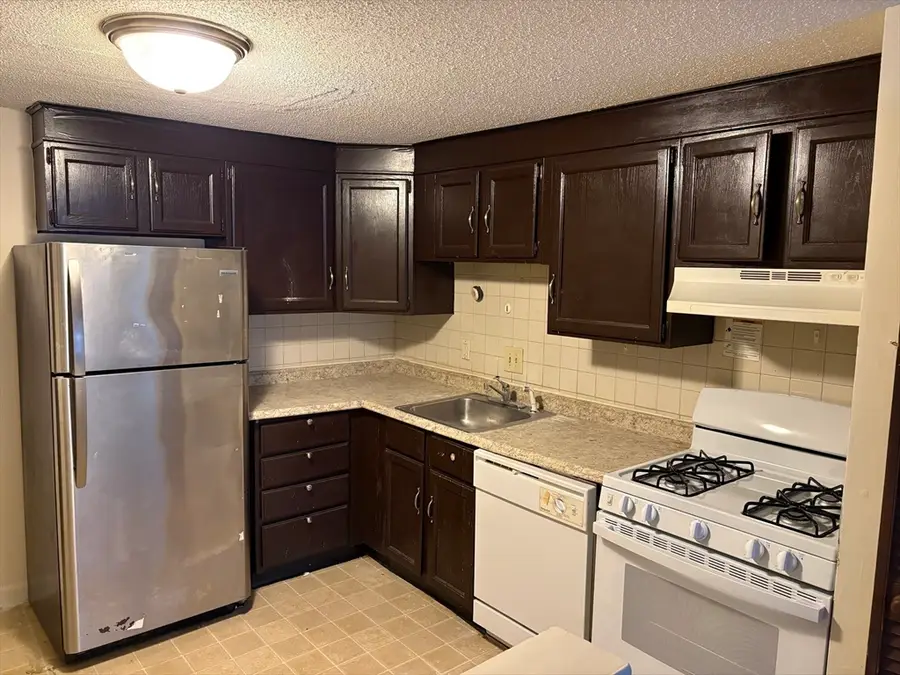 345 Hildreth St #14, Lowell, MA 01850 - #3