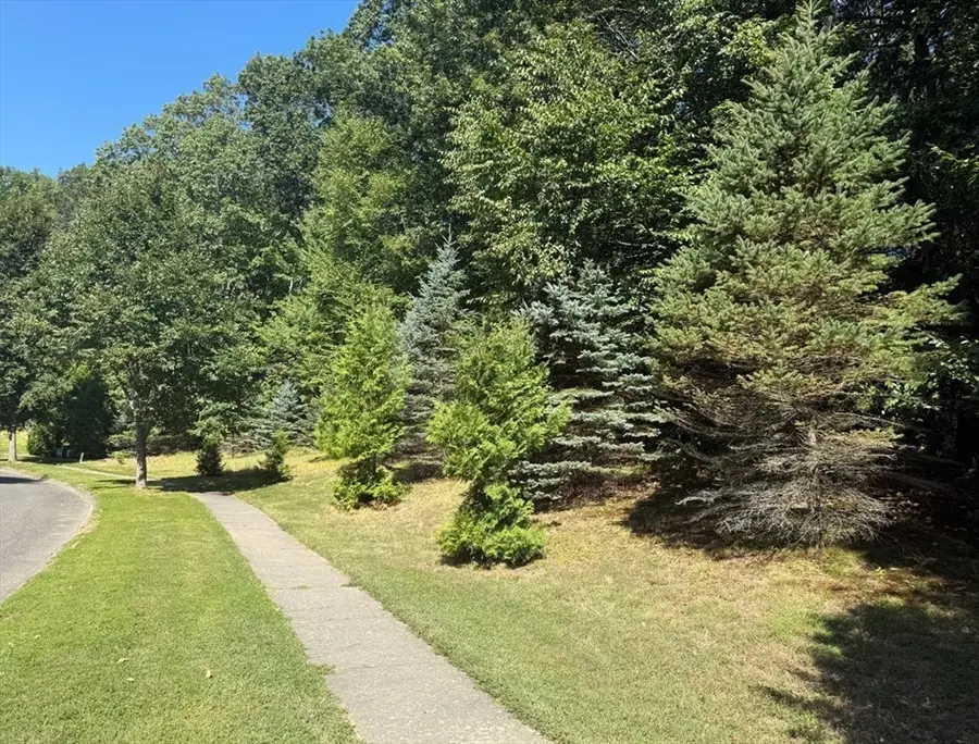 25 Pembroke Ter, East Longmeadow, MA 01028 - Image #2