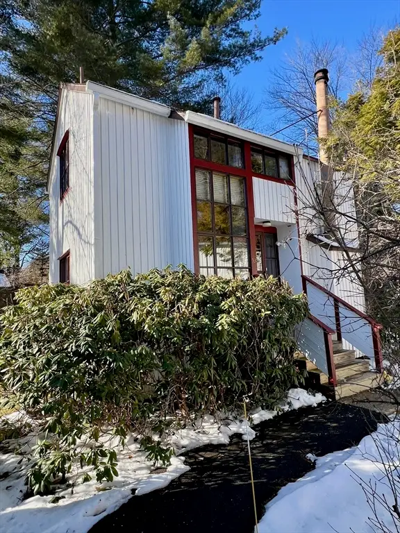 53 Pine Grv #53, Amherst, MA 01002