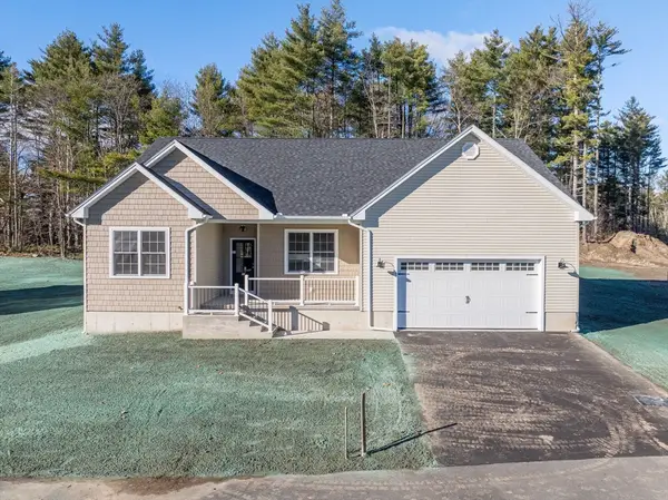 31 High Bluff Rd, Belchertown, MA 01007