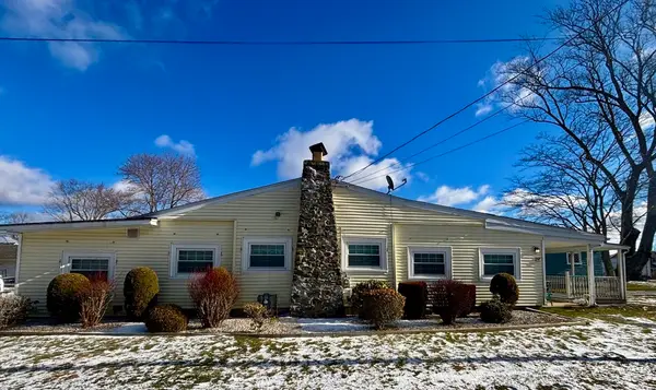 52 Touisset Ave, Swansea, MA 02777