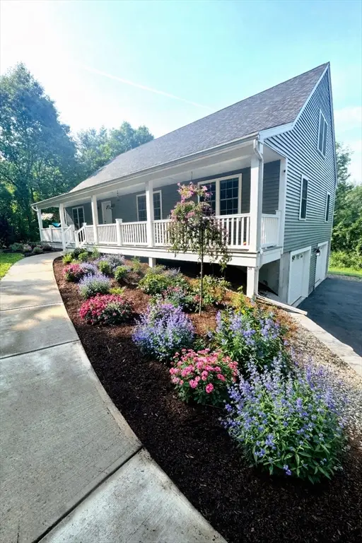 29 Lake Rd, Brookfield, MA 01506