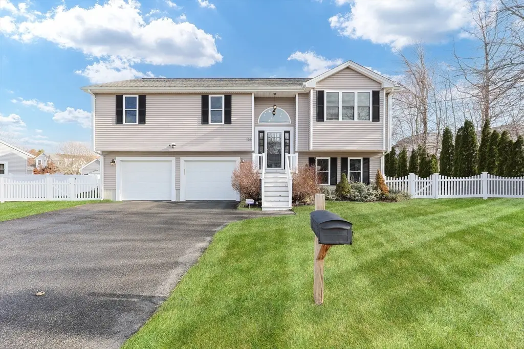 126 Stackhouse St, Dartmouth, MA 02748 - Image #1