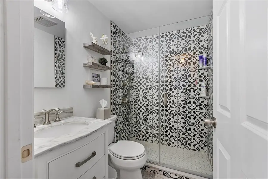 105 Ridgewood Ln #7, Gardner, MA 01440 - Image #3