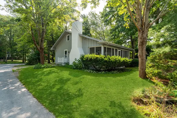 8 Captain's Lane, Mattapoisett, MA 02739