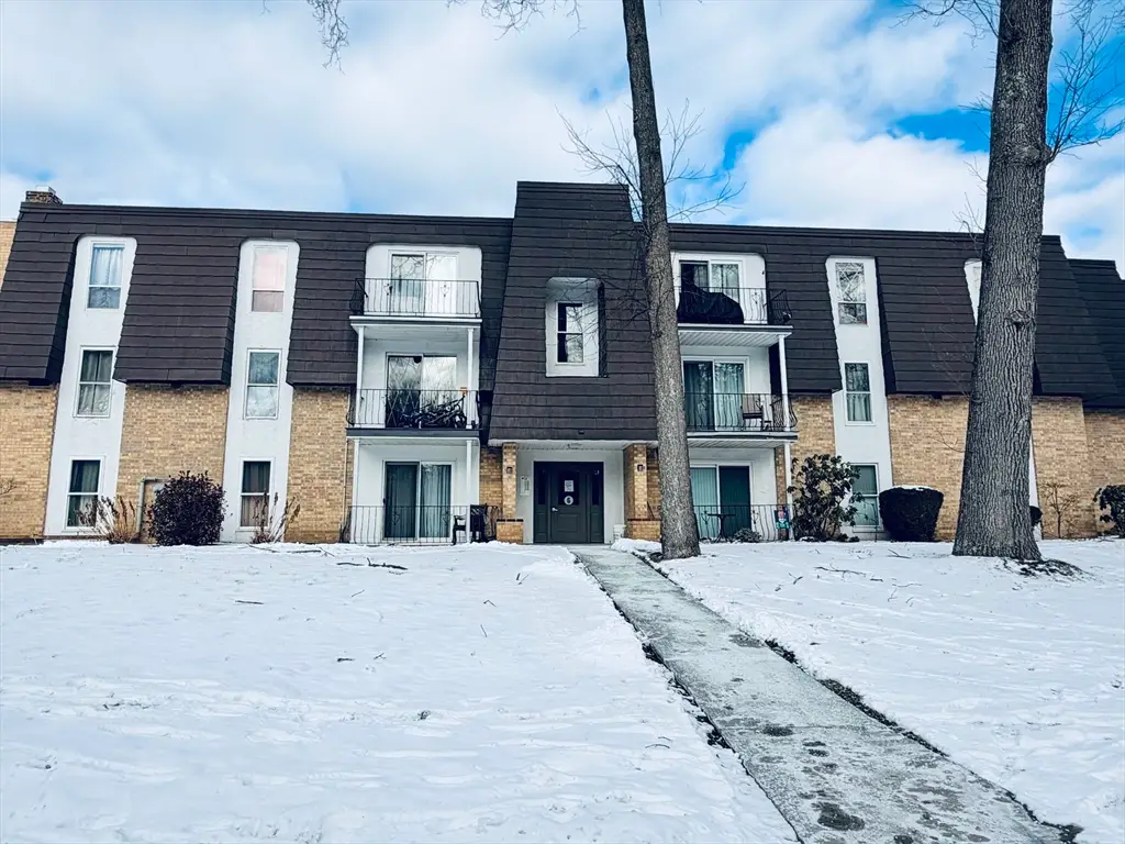 8 Shadowbrook Ln #41, Milford, MA 01757 - Image #1