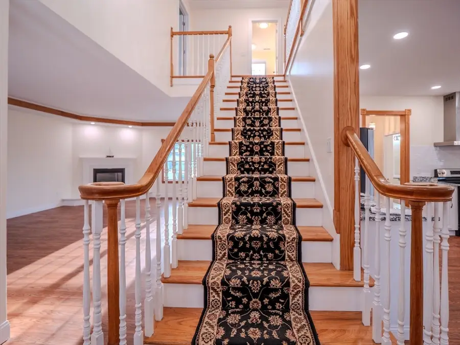 33 Lakeside Dr, Shrewsbury, MA 01545 - Image #2