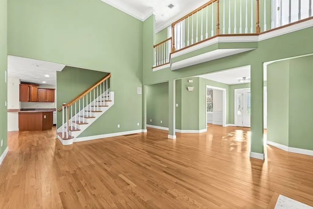 109 Meadow Creek Dr, Dracut, MA 01826 - Image #1