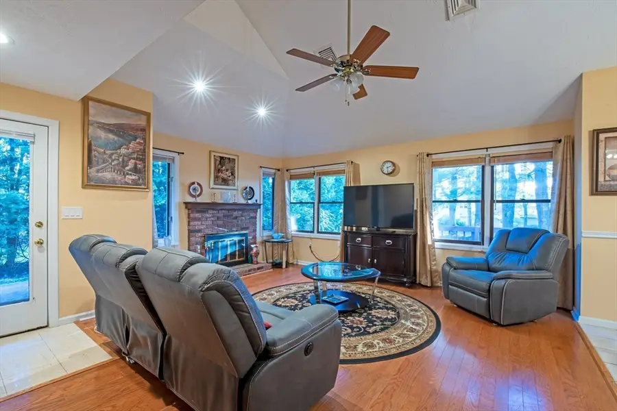 11 Country Club Ln #D, Milford, MA 01757 - Image #2