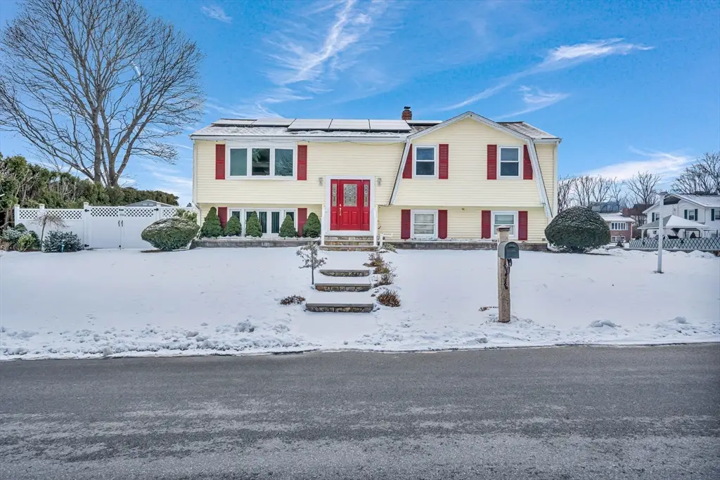 14 Magna Rd, Methuen, MA 01844 - Image #1