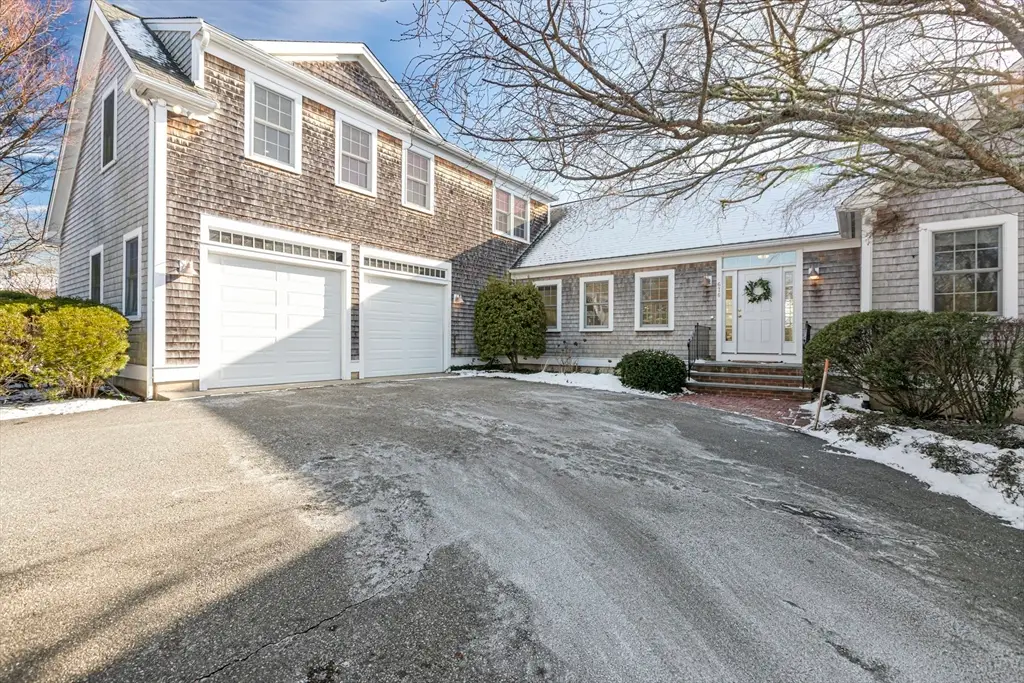 676 Elm St, Dartmouth, MA 02748 - Image #1