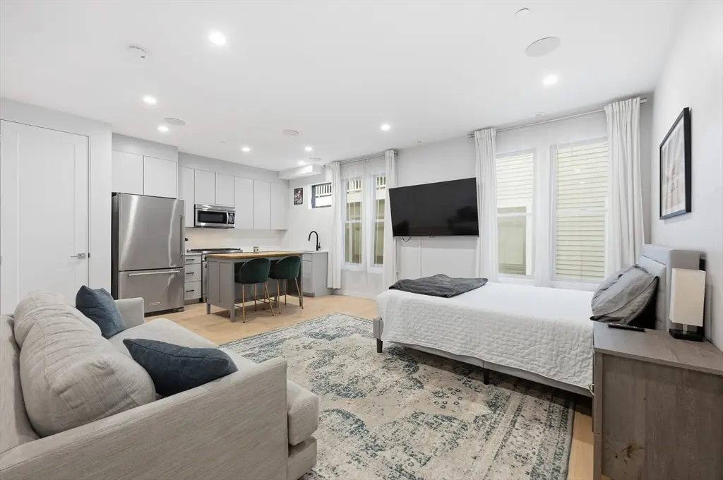 340 W 2nd St #5A, Boston, MA 02127 - Image #1