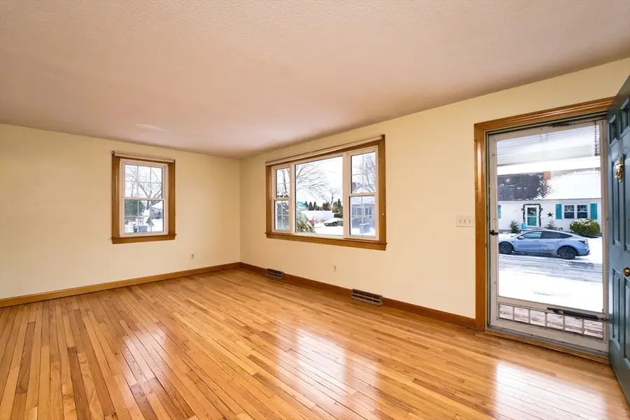 303 Cummington St, New Bedford, MA 02745 - Image #2