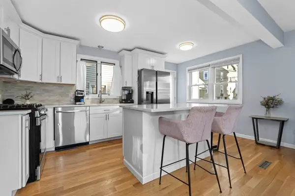 9 Doctor St, Fall River, MA 02720