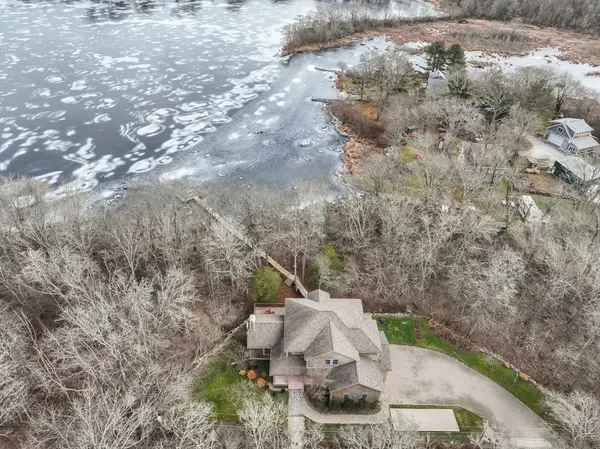 440 Captains Cir, Fall River, MA 02721