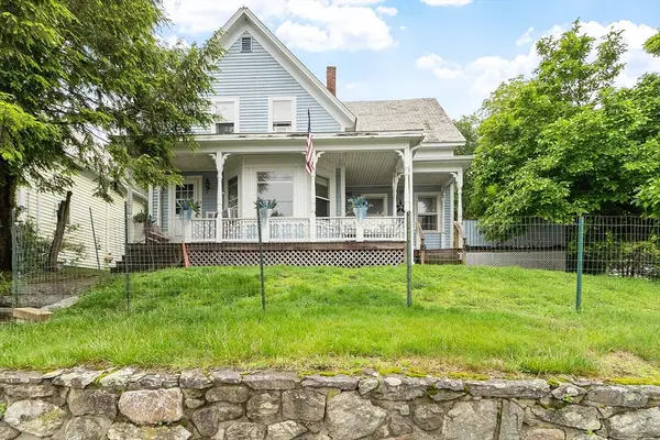 9 Pleasant St, Lunenburg, MA 01462