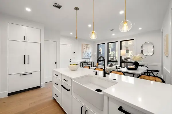 136 W 8th St #2, Boston, MA 02127