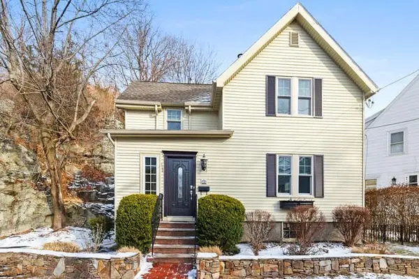 15 Maple St, Melrose, MA 02176