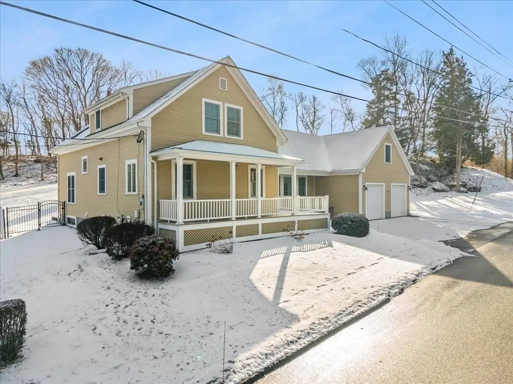 692 Elm St, Somerset, MA 02726 - Image #1