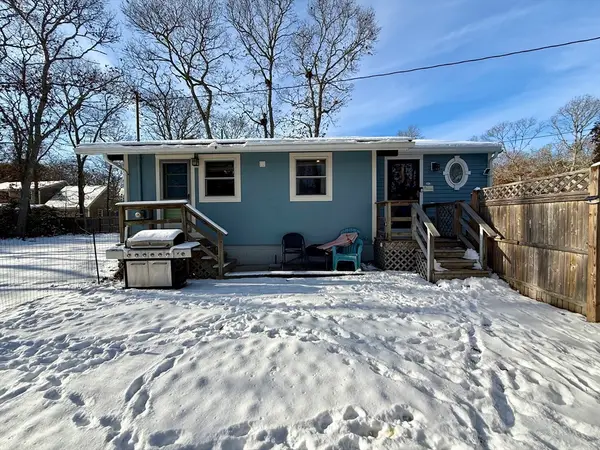 60 Ashumet Ave, Mashpee, MA 02649