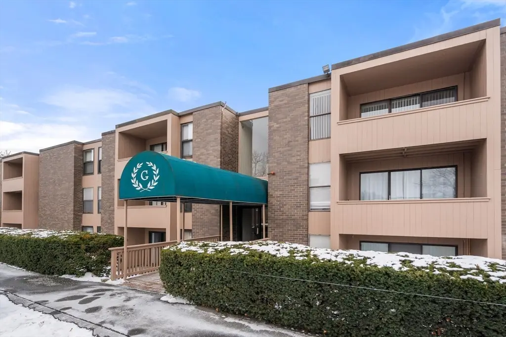 24 Shrewsbury Green Dr #J, Shrewsbury, MA 01545 - Image #1