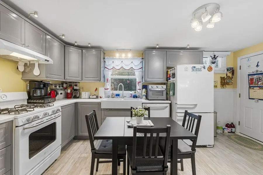 107 Manzella Ct, Rockland, MA 02370 - Image #3