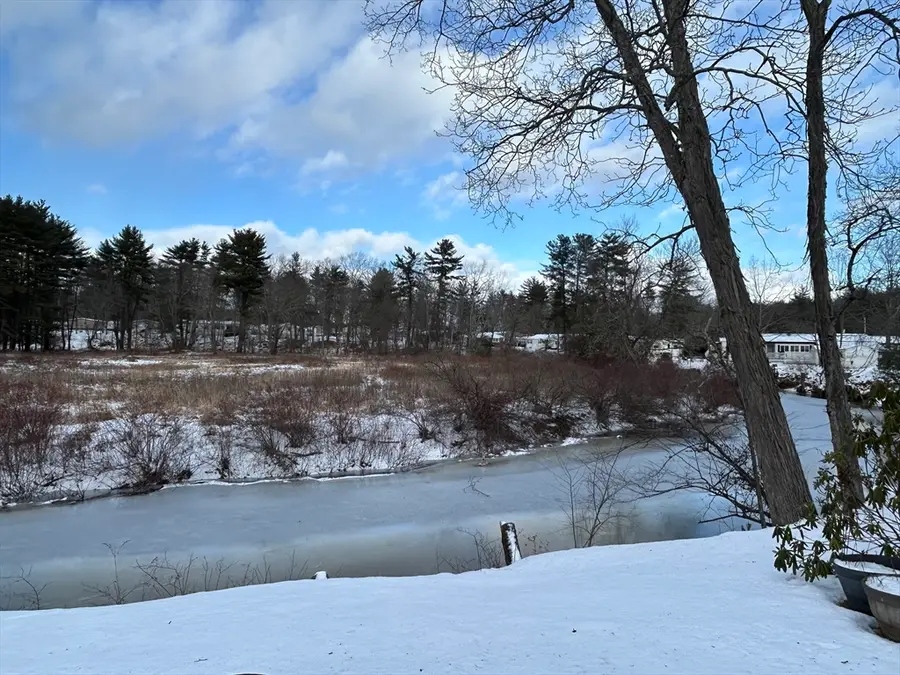 911 Camelot Dr, Exeter, NH 03833 - Image #2