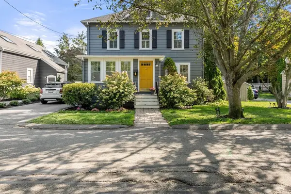 8 Old Salem Rd, Marblehead, MA 01945