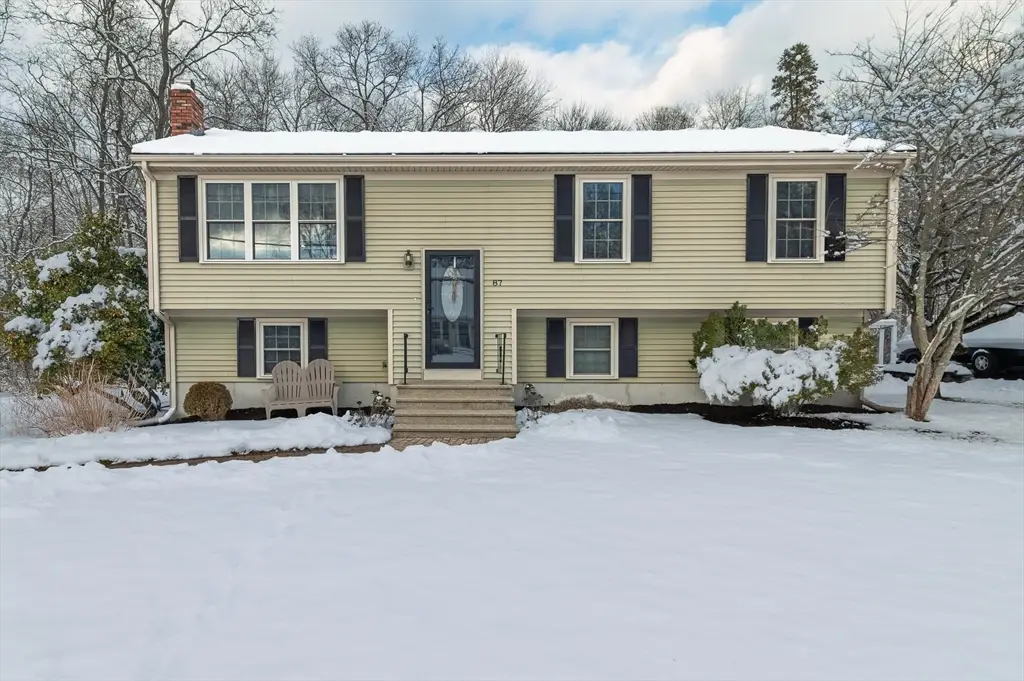 87 Tanglewood Dr, Attleboro, MA 02703 - Image #1