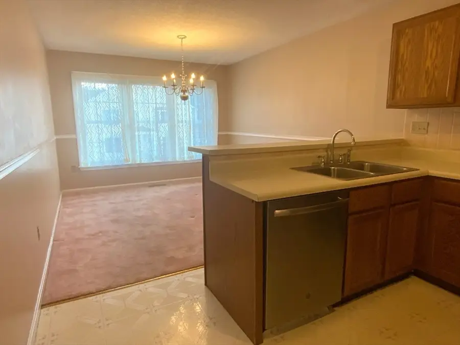 10 Castlegate Dr #10, Springfield, MA 01129 - Image #3