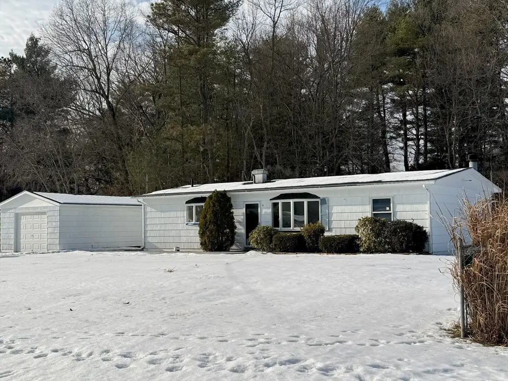 37 Sun Valley Rd, Holyoke, MA 01040 - Image #1