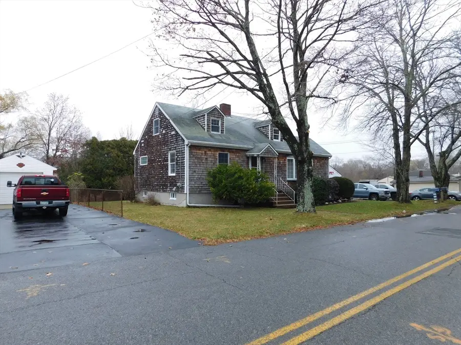 560 North St, Somerset, MA 02726 - Image #2