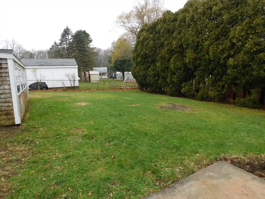 560 North St, Somerset, MA 02726 - Image #3