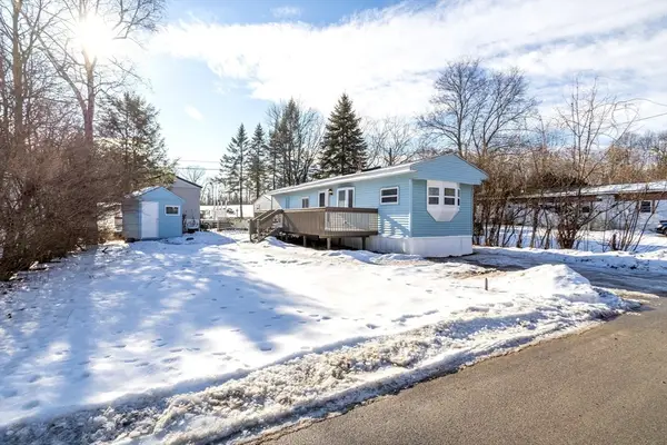 18 Maple St #14, Pepperell, MA 01463