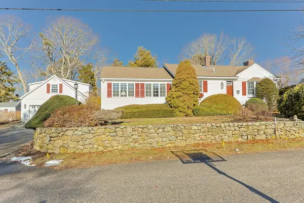 91 Wickertree Rd, Falmouth, MA 02556