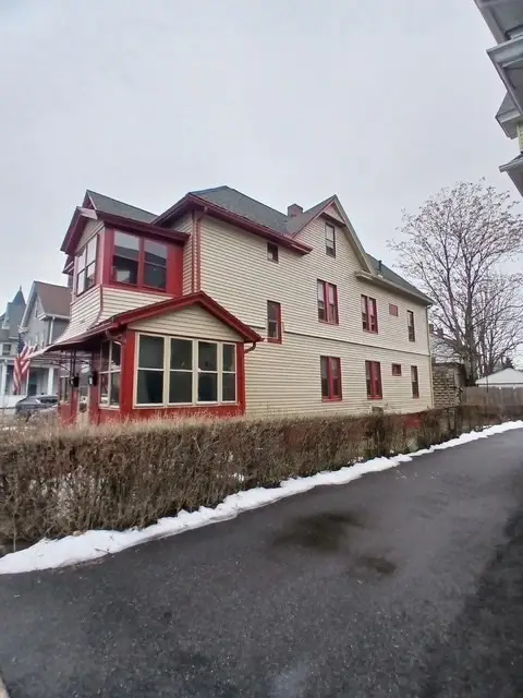 32 Wendell Pl, Springfield, MA 01105