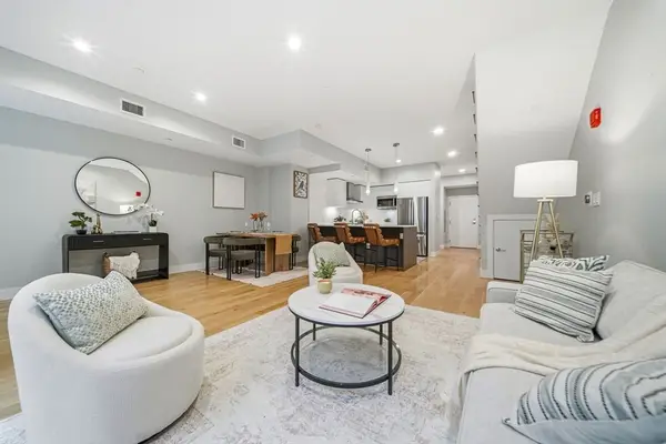 260 Beacon St #204, Somerville, MA 02143