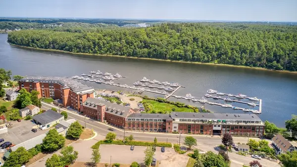 60 Merrimac St #504, Amesbury, MA 01913