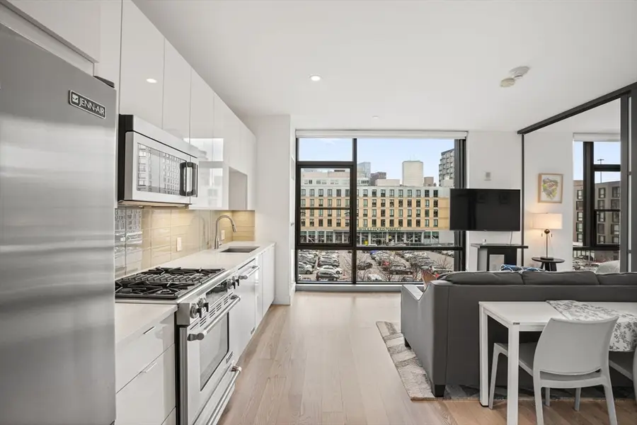 32 Traveler St #411, Boston, MA 02118 - Image #3