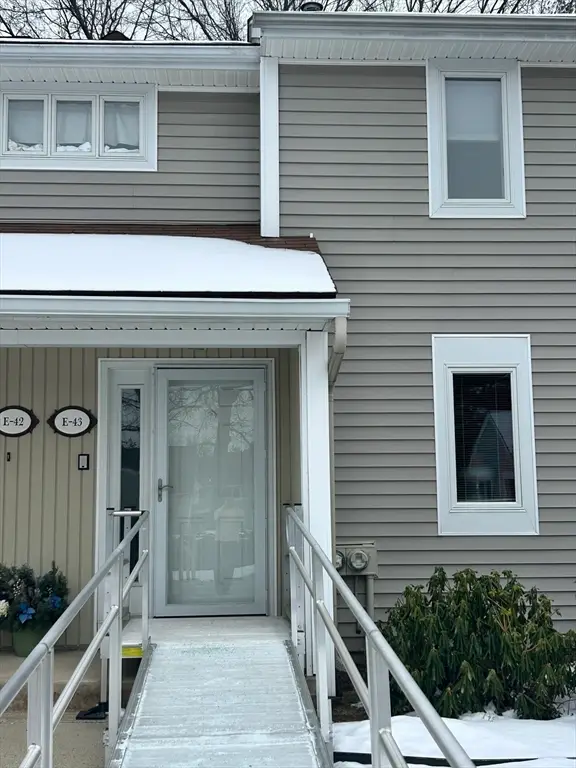 2205 Boston Rd #E43, Wilbraham, MA 01095