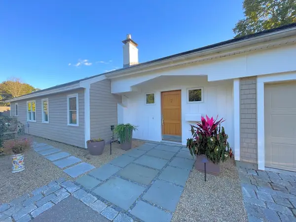 2 Melville Pl, Wayland, MA 01778